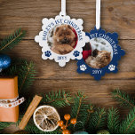 Adorno De Papel Una pintura blanca azul oscura imprime a los prime<br><div class="desc">Ornamento fotográfico en forma de copo de nieve con una foto redonda de tu cachorro con texto curvo y adorables huellas de pata en azul y blanco.</div>
