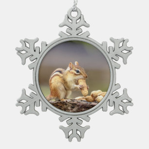 Adorno De Peltre Tipo Copo De Nieve Ardilla comiendo un cacahuete