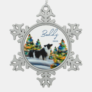Adorno De Peltre Tipo Copo De Nieve Border Collie en el bosque nevado de invierno árbo