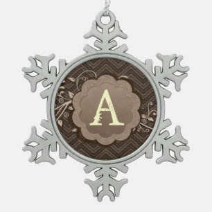 Adorno De Peltre Tipo Copo De Nieve Brown Chevron en la arpillera con el monograma