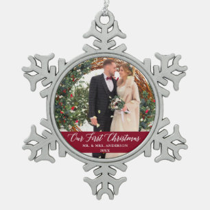 Adorno De Peltre Tipo Copo De Nieve Caligrafía Elegante Nuestra Primera Navidad Burgun