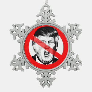 Adorno De Peltre Tipo Copo De Nieve Cara Cruzada con Boca Anti Donald Trump