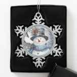 Adorno De Peltre Tipo Copo De Nieve Cara de nieve azul y blanca<br><div class="desc">Cara de muñeco de nieve azul y blanco con sombrero negro de tope y nariz de zanahoria</div>