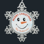 Adorno De Peltre Tipo Copo De Nieve Cara personalizada de Snowman<br><div class="desc">Ornamento personalizado de Snowman Face con cielo de color azul y fondo de copo de nieve blanco.</div>