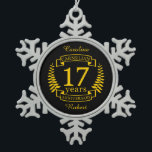 Adorno De Peltre Tipo Copo De Nieve Carnelian Gemstone boda aniversario 17 años<br><div class="desc">Un diseño para celebrar los 17 años de matrimonio. Este diseño tiene un diseño de laurel de color amarillo (carneliano) sobre un fondo negro. Carnelian es la piedra angular tradicional para esta ocasión. El texto dice el aniversario de Carnelian en 17 años. Un diseño romántico para celebrar tu decimoséptimo año...</div>