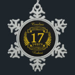 Adorno De Peltre Tipo Copo De Nieve Carnelian Gemstone boda aniversario 17 años<br><div class="desc">Un diseño para celebrar los 17 años de matrimonio. Este diseño tiene un diseño de laurel de color amarillo (carneliano) sobre un fondo negro. Carnelian es la piedra angular tradicional para esta ocasión. El texto dice el aniversario de Carnelian en 17 años. Un diseño romántico para celebrar tu decimoséptimo año...</div>