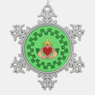 Adorno De Peltre Tipo Copo De Nieve Claddagh y Green Knotwork