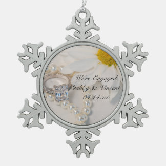 Adorno De Peltre Tipo Copo De Nieve Compromiso elegante de margarita blanca