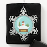 Adorno De Peltre Tipo Copo De Nieve ¡DIVERTIDO! Snowman Snowflake - Personalizado -Aña<br><div class="desc">¡DIVERTIDO! Navidades Snowman Snowflake Ornament - Personalizado -Añadir nombre Más así y productos personalizados: zazzle.com/store/evreething</div>