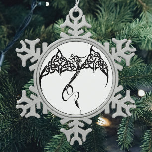 Adorno De Peltre Tipo Copo De Nieve Dragón Tribal Celta Entrelazado Negro Blanco Fanta