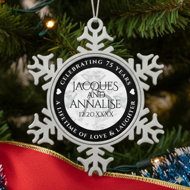 Adorno De Peltre Tipo Copo De Nieve Elegante 75° Aniversario del Boda del Diamante (75th Diamond Wedding Anniversary Snowflake Pewter Ornament Cover Photo)