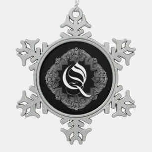 Adorno De Peltre Tipo Copo De Nieve Elegante Gótico Primer Q Ornamento de copo de niev
