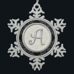Adorno De Peltre Tipo Copo De Nieve Elegante Monograma A Plateado<br><div class="desc">Diseño inicial de un elegante monograma plateado para añadir elegancia a tu adorno festivo.Los adornos navideños monogramados serán una gran adición a la decoración de tus Navidades.El adorno navideño monogramado de plata está disponible en todas las iniciales del alfabeto.</div>