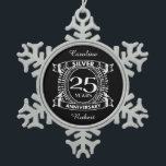 Adorno De Peltre Tipo Copo De Nieve escudo plateado del 25 aniversario del boda<br><div class="desc">Un diseño romántico para celebrar tu 25 aniversario de matrimonio. Si quieres ayuda para personalizar este diseño, por favor contacta conmigo, es un botón de preguntar a este diseñador, justo debajo de este texto. Este escudo de 25 años y 25 años de aniversario boda tiene el texto plateado pues ese...</div>