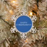 Adorno De Peltre Tipo Copo De Nieve Feliz Día Judío de Chrismukkah<br><div class="desc">Feliz Navidad en Chrismukkah azul feriado judío Nochebuena Ornamento navideño de copos de nieve. Texto blanco sobre fondo azul.</div>