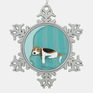 Adorno De Peltre Tipo Copo De Nieve Feliz Perro en Sofá - Beagle Dormilón Navideño Ado