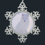 Adorno De Peltre Tipo Copo De Nieve Foto corta Alaska Arctic Winter Fox diseñada<br><div class="desc">Exquisita foto del zorro ártico de Alaska durante los meses de invierno. Perfectamente diseñado en un adorno de árbol copo de nieve. Gran decoración de vacaciones para todos. Excelente para regalar y familia o amigos. El copo de nieve de agua tiene un colgador de árboles con él.</div>