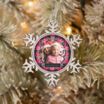Adorno De Peltre Tipo Copo De Nieve Foto de Navidades de Winter Plaid<br><div class="desc">Hermoso adorno navideño con un patrón de búfalo a la moda y un marco de remolinos hechos a mano. Perosnalízalo con tu foto y texto de tu elección para un Navidad perfecto.</div>