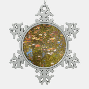 Adorno De Peltre Tipo Copo De Nieve Hojas de otoño y reflejo de la corriente en Greenb