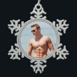 Adorno De Peltre Tipo Copo De Nieve Hot Guy Bare Chest Muscular Abs Beach Shirless<br><div class="desc">Hot Guy Bare Chest Muscular Abs Beach Shirless Photo Ornament - Cuelga a este sexy chico caliente en tu árbol de vacaciones o cosas como un caldo para esa persona especial con este adorno navideño masculino de Navidad.</div>