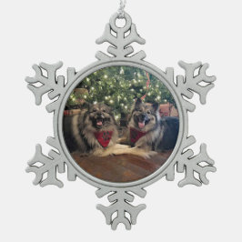 Adorno De Peltre Tipo Copo De Nieve Keeshond con el árbol de navidad