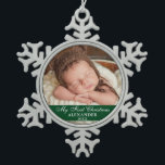 Adorno De Peltre Tipo Copo De Nieve Mi primer bebé de Navidad verde<br><div class="desc">Mi primer bebé de Navidad Foto Verdadero Copo de Nieve Ornamento de Navidad</div>