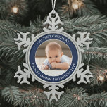 Adorno De Peltre Tipo Copo De Nieve Mi primera navidad, la marina moderna de fotos par<br><div class="desc">Celebre las simples alegrías de la temporada navideña con una elegante foto personalizado azul marino y blanco alrededor de un metalizado adorno navideño de copas de nieve. La redacción y la imagen de esta plantilla son fáciles de personalizar. La cita de "Mi primera Navidad" es fácil de cambiar en funda,...</div>