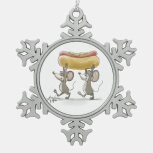 Adorno De Peltre Tipo Copo De Nieve Micrófono Y Mac Trayendo El Copo De Agua De Queso