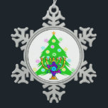 Adorno De Peltre Tipo Copo De Nieve Navidad y Jánuca<br><div class="desc">La atracción del árbol y del menorah de Navidad con la estrella de David judía rodeó por los presentes del día de fiesta en tarjetas de felicitación,  franqueo,  ideas del regalo y ropa para la familia.</div>