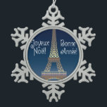 Adorno De Peltre Tipo Copo De Nieve Navidades de la Torre Eiffel<br><div class="desc">EIFFEL TOWER NAVIDADES Una fantástica Torre Eiffel con Feliz Navidad y Feliz Año Nuevo a la Francesa contra el cielo nocturno.</div>