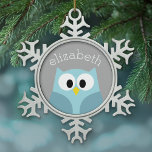 Adorno De Peltre Tipo Copo De Nieve Nombre de encargo azul y gris del búho lindo del<br><div class="desc">Un búho moderno y simple con colores de moda. Usted puede añadir el nombre,  el monograma o el otro texto de encargo. Si usted necesita mover el arte alrededor,  haga clic en el botón del personalizar para realizar cambios.</div>