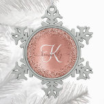 Adorno De Peltre Tipo Copo De Nieve Nombre del monograma del Purpurina Metalizado cepi<br><div class="desc">Personaliza fácilmente este diseño de adorno navideño de moda de moda con purpurina brillante de oro rosa en un fondo metálico rosa cepillado de oro.</div>