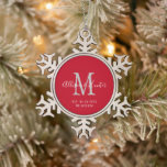 Adorno De Peltre Tipo Copo De Nieve Nombre del Monograma Establecido para navidades re<br><div class="desc">Dar un toque perfecto con este Navidad recién casados Monograma establecido Nombre Copo de Nieve Ornamento de Navidad de repollo. Se trata de un personalizable moderno de color rojo oscuro, blanco y gris. Los primeros nombres de novia y novio están en el centro con letras modernas de escritura a mano...</div>