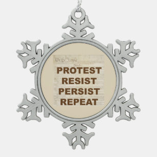 Adorno De Peltre Tipo Copo De Nieve Nosotros, el pueblo, protesta resiste repetir