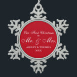 Adorno De Peltre Tipo Copo De Nieve Nuestro primer navidad como Sr. y señora Snowflake<br><div class="desc">Nuestro primer navidad como Sr. y señora Snowflake Ornament</div>