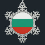 Adorno De Peltre Tipo Copo De Nieve Ornamento de copo de nieve con bandera de Bulgaria<br><div class="desc">Celebra la temporada de fiestas con un toque de orgullo búlgaro usando nuestro exquisito ornamento de copos de nieve con la icónica bandera de Bulgaria! Diseñado con atención al detalle y simbolismo nacional, este adorno honra el rico patrimonio cultural de Bulgaria. El diseño incorpora elegantemente la bandera tricolor con bandas...</div>