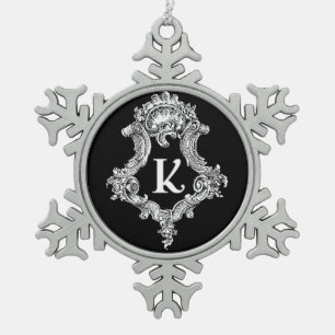 Adorno De Peltre Tipo Copo De Nieve Ornamento inicial monograma K