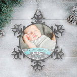 Adorno De Peltre Tipo Copo De Nieve Primera foto del niño bebé azul de Aqua Navidad<br><div class="desc">La pancarta "Mi primera Navidad" y el diseño de la foto de copos de nieve en la frontera se pueden personalizar con el nombre del bebé y el año de nacimiento. Incluye una segunda foto en la parte posterior. Aqua / colores azul verde azulado,  gris y blanco.</div>