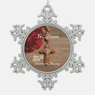 Adorno De Peltre Tipo Copo De Nieve Rosa y Rosario del 35° aniversario de la Ordenació