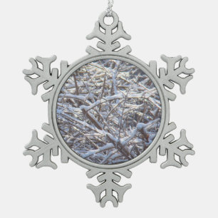 Adorno De Peltre Tipo Copo De Nieve Sucursales de hielo con nieve en invierno
