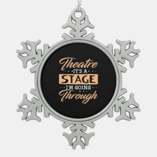 Adorno De Peltre Tipo Copo De Nieve Teatro Por El Que Está Pasando Un Actor Escenario