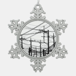 Adorno De Peltre Tipo Copo De Nieve Teléfono antiguo y líneas eléctricas