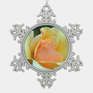 Adorno De Peltre Tipo Copo De Nieve Una rosa amarilla