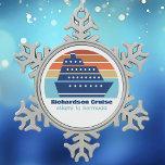 Adorno De Peltre Tipo Copo De Nieve Vacaciones de la familia Sunset de cruceros person<br><div class="desc">Guay personalizado crucero envía adorno de Navidad para su reunión familiar o viaje de vacaciones de primavera a Bermudas,  Bahamas o el Caribe. Personalizar este lindo placer con el nombre de tu familia y destino o año.</div>