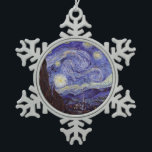 Adorno De Peltre Tipo Copo De Nieve Vincent Van Gogh Starry Night Vintage Bella Artes<br><div class="desc">Vincent van Gogh Starry Night Bella Artes Painting Starry Night es un cuadro del artista holandés post-impresionista Vincent van Gogh. El cielo azul nocturno está lleno de nubes, estrellas y una luna creciente brillante. La noche estrellada es la única noche de la serie de vistas desde la ventana de su...</div>