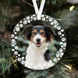 Adorno Dibujos de pintura y corazón Personalizado de cuad<br><div class="desc">El adorno de mascota personalizado para los amantes del perro (o gato) incluye una foto de tu amigo peludo en la parte delantera y trasera con un marco redondo lindo y moderno de huellas de pata y corazones. ¡Simplemente sube una foto favorita de tu mascota para hacer que esto sea...</div>