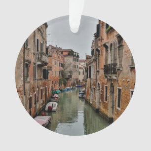 Adorno Edificios a lo largo de canales de Venecia