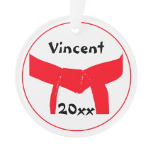 El cinturón rojo de las artes marciales con fecha