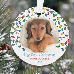 Adorno El perro primero Navidades de Navidad enciende la<br><div class="desc">Personalizado mascota foto adorno de Navidad para la primera navidad de tu perro cachorro, con coloridas luces Navidades y redacción editable. La plantilla de fotos está configurada para que añadas una de tus imágenes favoritas, que será enmarcada con bombillas de cadena en verde y amarillo azul rojo. El texto actual...</div>