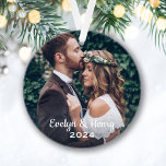 Adorno Elegante foto de Monograma Boda de Guión Blanco<br><div class="desc">Fotografía personalizada Nochebuena adorno de honor para una pareja recién casada o recién casada con texto personalizado para nombres y el año. Incluye una foto y un monograma en la parte delantera y trasera.</div>